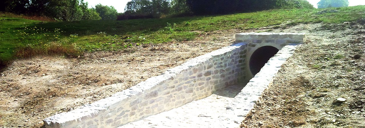 ZAC du Grimesnil-Monturbet à Cherbourg-Octeville (50) - Exutoire maçonné en pierres de pays